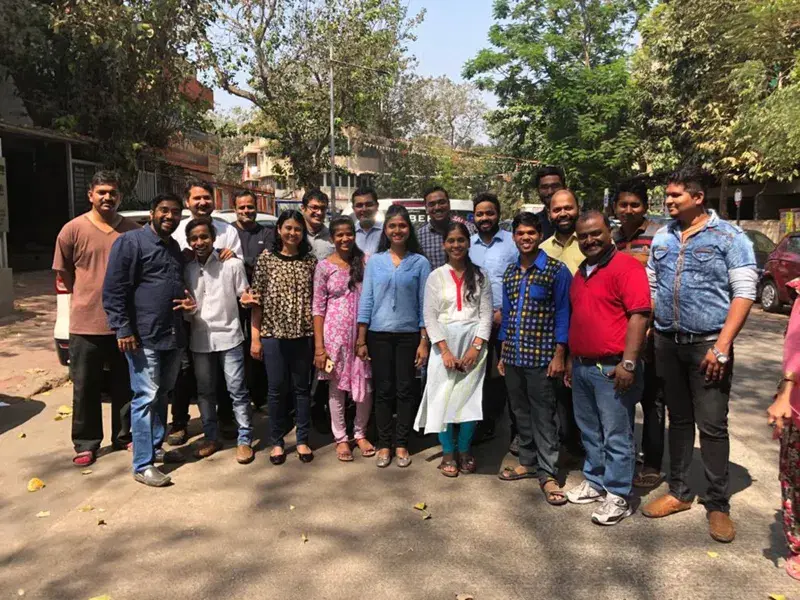 An Everest Fleet city team out on the street together