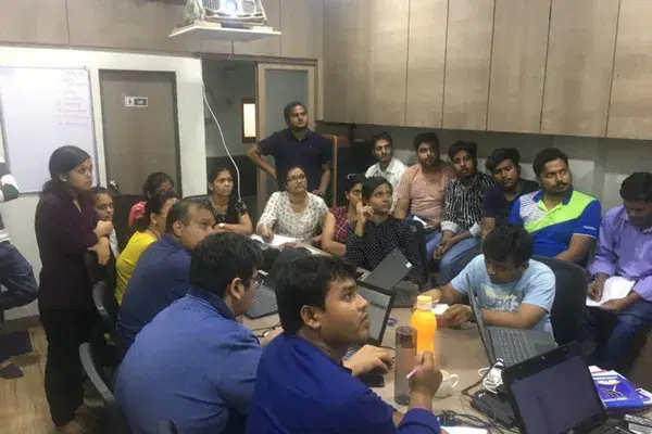 A team meeting in the Everest Fleet office